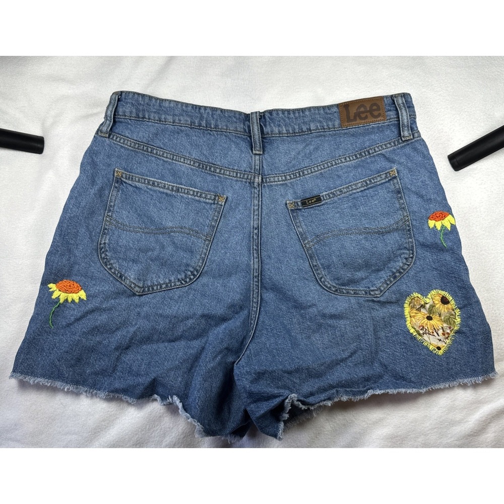 Vintage Lee Women Denim Cottagecore Sunflower Festival Shorts - Picture 10 of 10